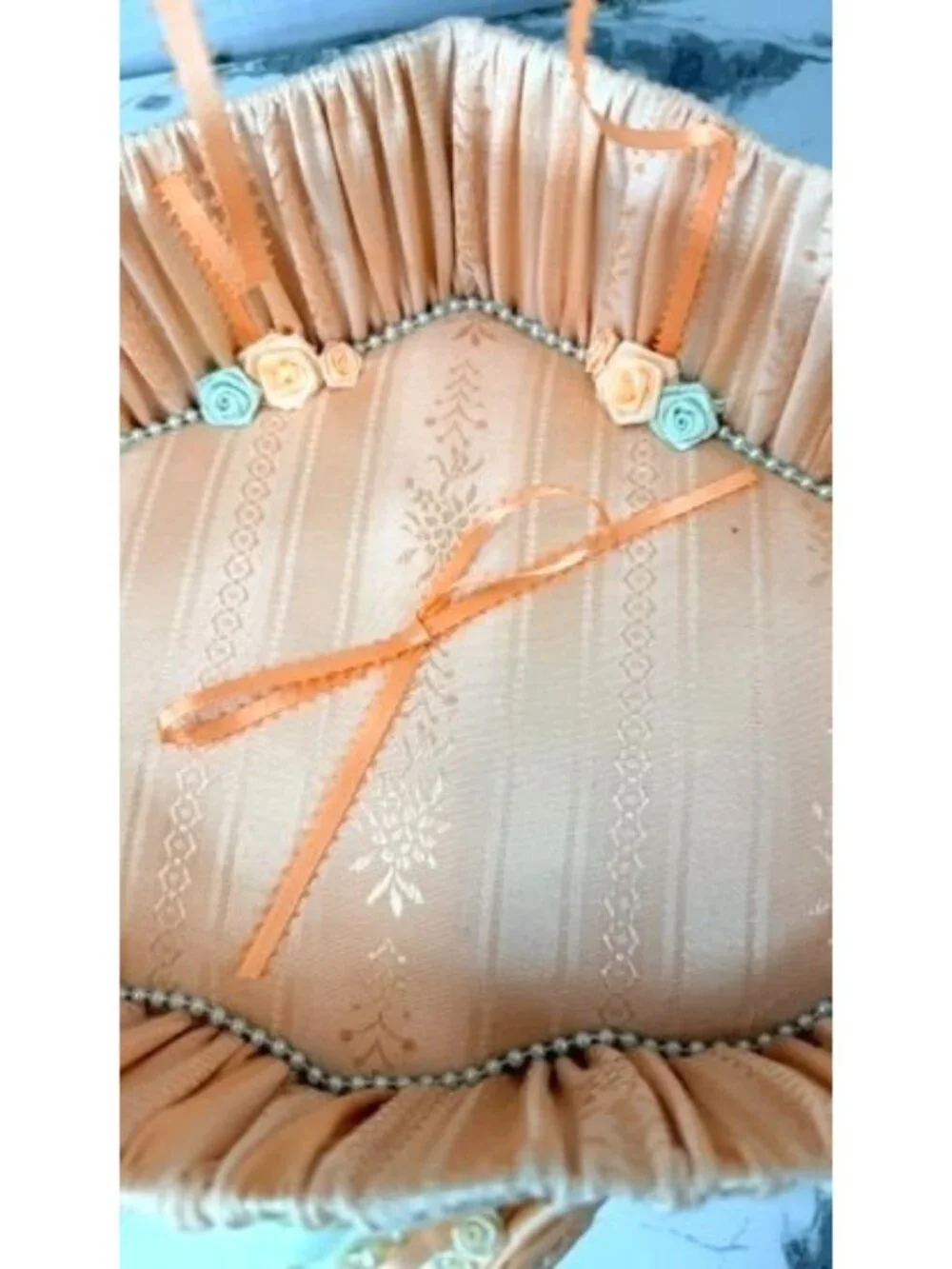 VTG Shabby Chic Peach Satin Fabric Keepsake Box Ribbon Roses Pearls